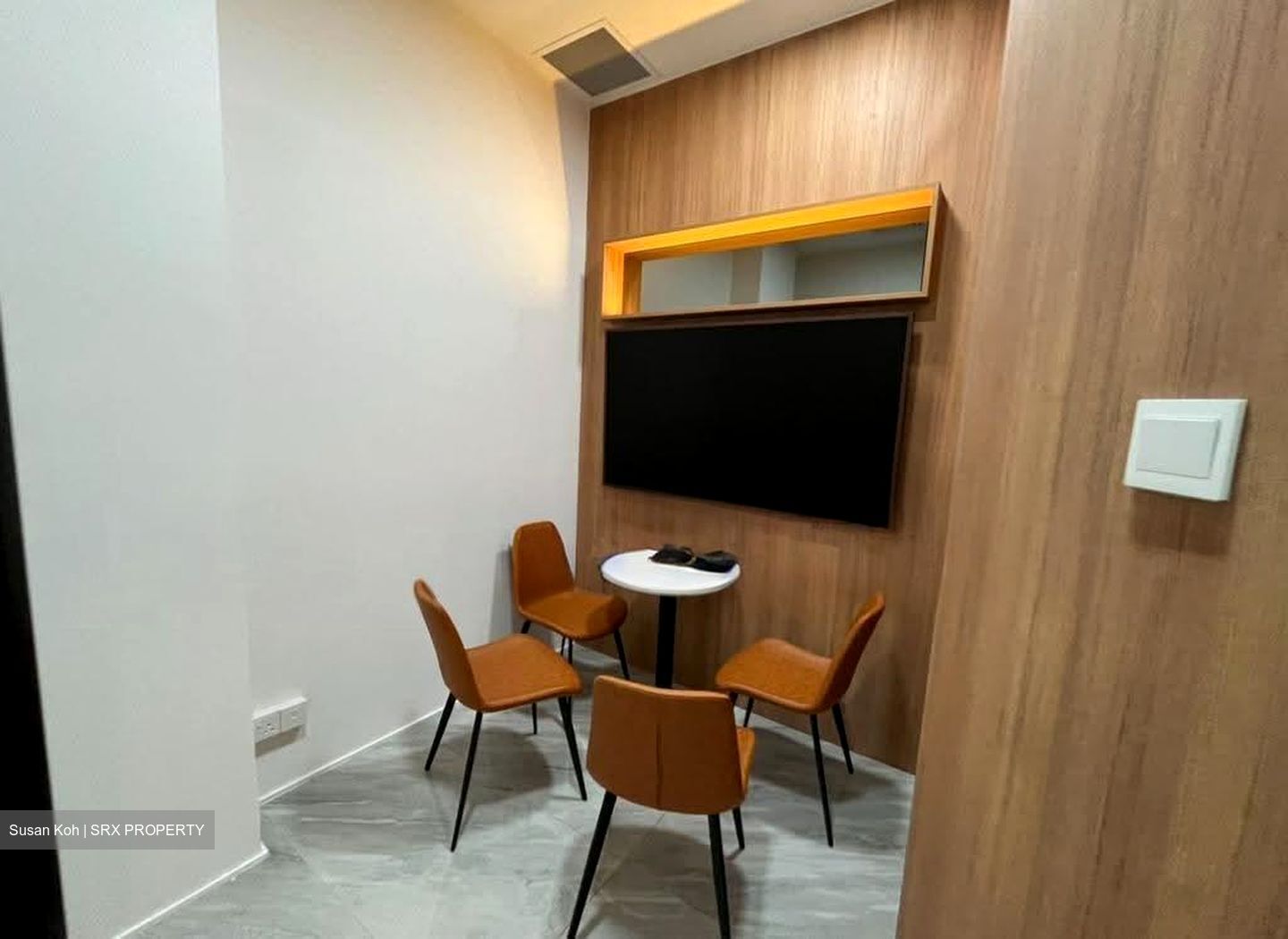 Sbf Center (D1), Office #613764211
